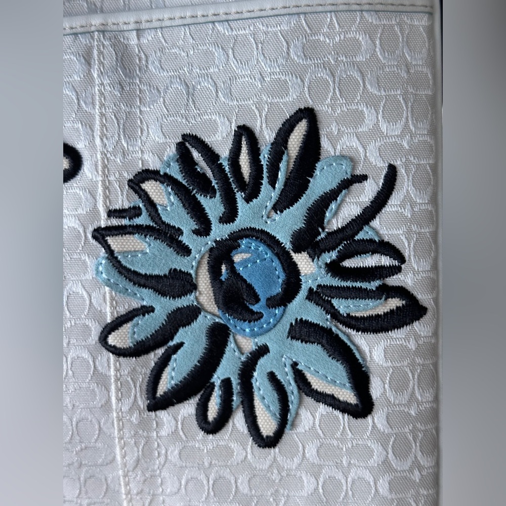 Coach white Micro C pattern Swingpack & embroidered bee & flowers RARE Y2K 2006 - Picture 3 of 13